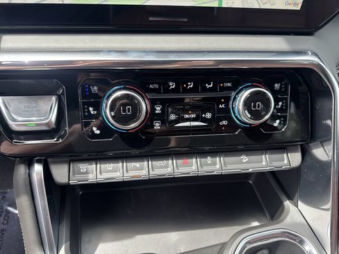 New 2026 GMC Sierra 2500 Denali Ultimate AWD/4WD image 17