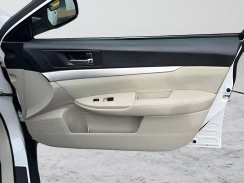 Used 2011 Subaru Outback 2.5i Premium image 31