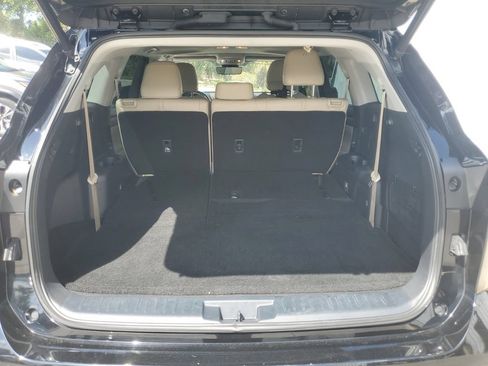 Used 2022 Toyota Highlander XLE FWD image 13