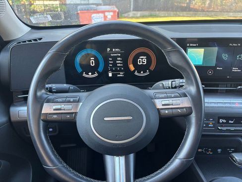 Used 2025 Hyundai Kona SEL image 32