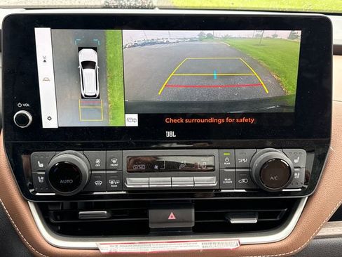 Used 2025 Toyota Grand Highlander AWD image 30