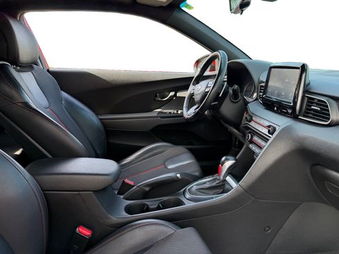 Used 2020 Hyundai Veloster Turbo image 11