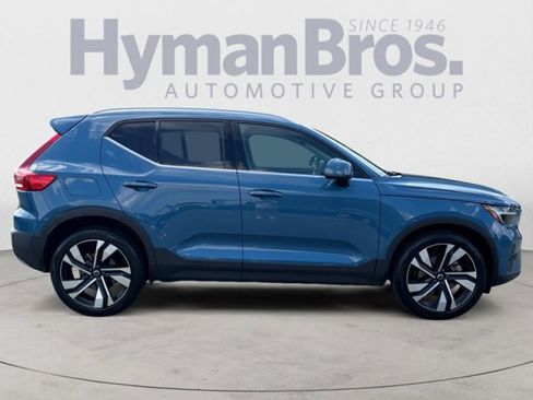 Used 2023 Volvo XC40 B5 Plus w/ Driver Assist Package image 2
