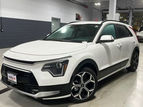 New 2025 Kia Niro EX Touring image 30