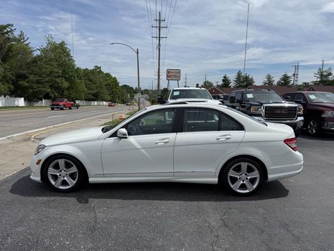 Used 2011 Mercedes-Benz C 300 4MATIC Sedan image 4