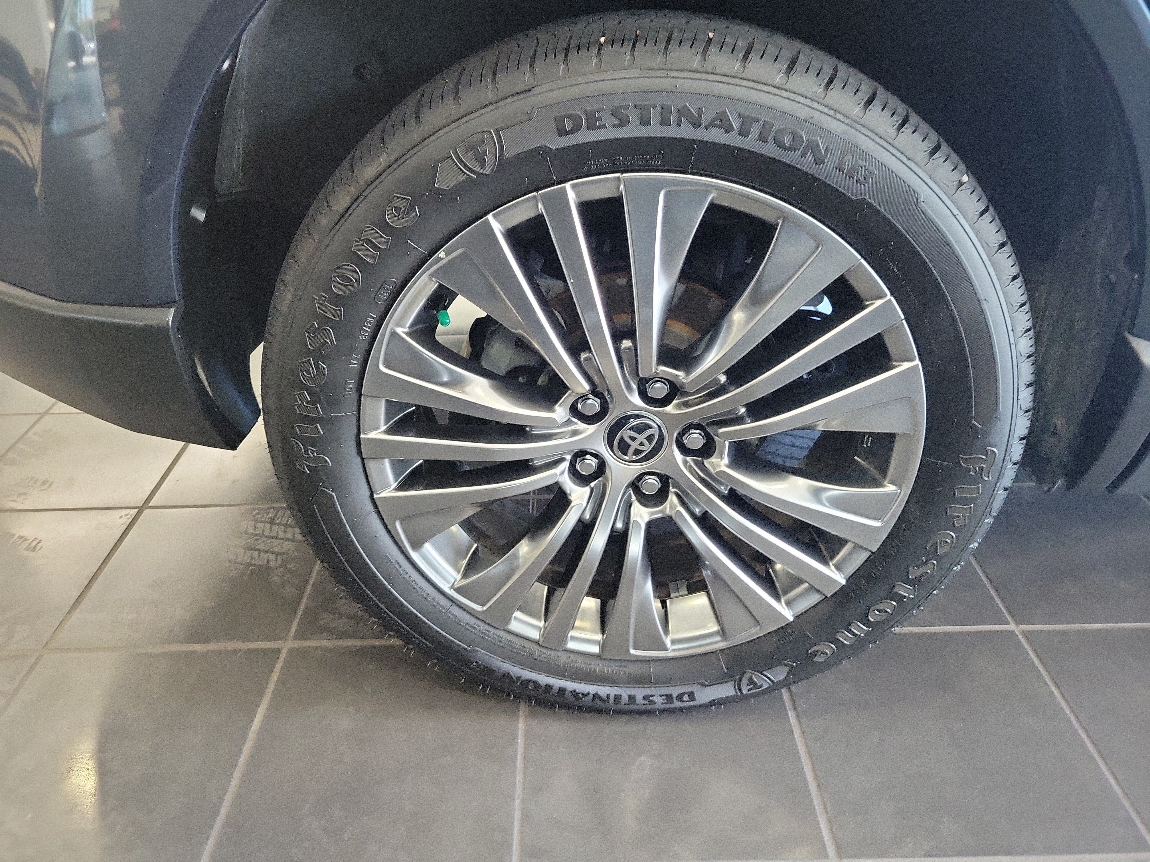 Used 2021 Toyota Venza Limited AWD/4WD image 8