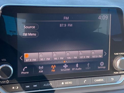 Used 2023 Nissan Rogue S image 21