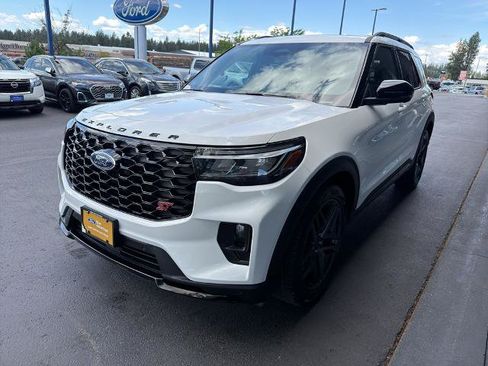 Certified 2025 Ford Explorer ST AWD/4WD image 3