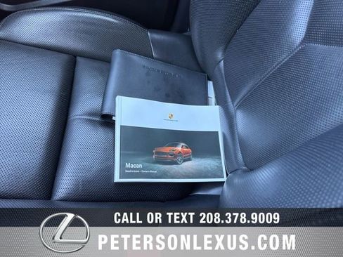 Used 2022 Porsche Macan AWD/4WD image 30