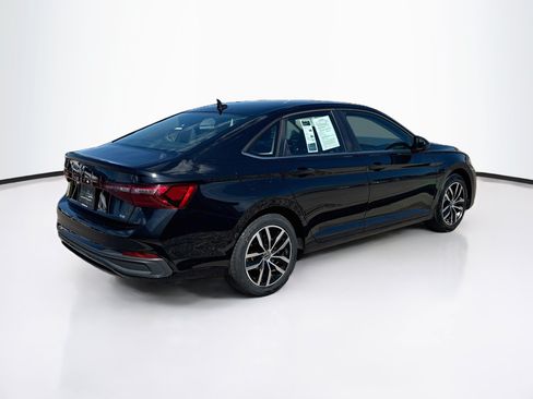 Used 2025 Volkswagen Jetta SE FWD image 9