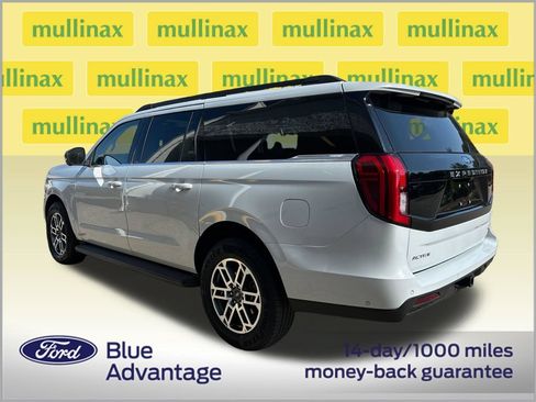 Used 2025 Ford Expedition Max Active RWD image 3