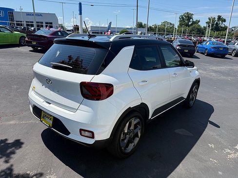 Used 2025 Hyundai Venue Limited FWD image 5