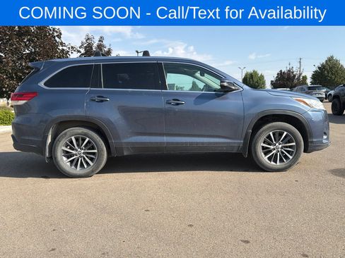 Used 2019 Toyota Highlander XLE AWD/4WD image 4