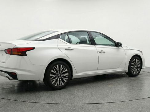 Used 2025 Nissan Altima 2.5 SV image 9