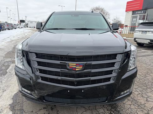 Used 2018 Cadillac Escalade Premium Luxury image 2