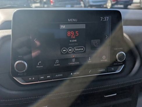 Used 2024 Nissan Rogue SV image 35