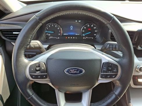 Used 2023 Ford Explorer XLT AWD/4WD image 18
