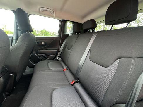 Used 2023 Jeep Renegade Latitude AWD/4WD image 25