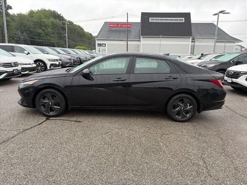 Used 2023 Hyundai Elantra SEL w/ Winter Weather Package FWD image 8