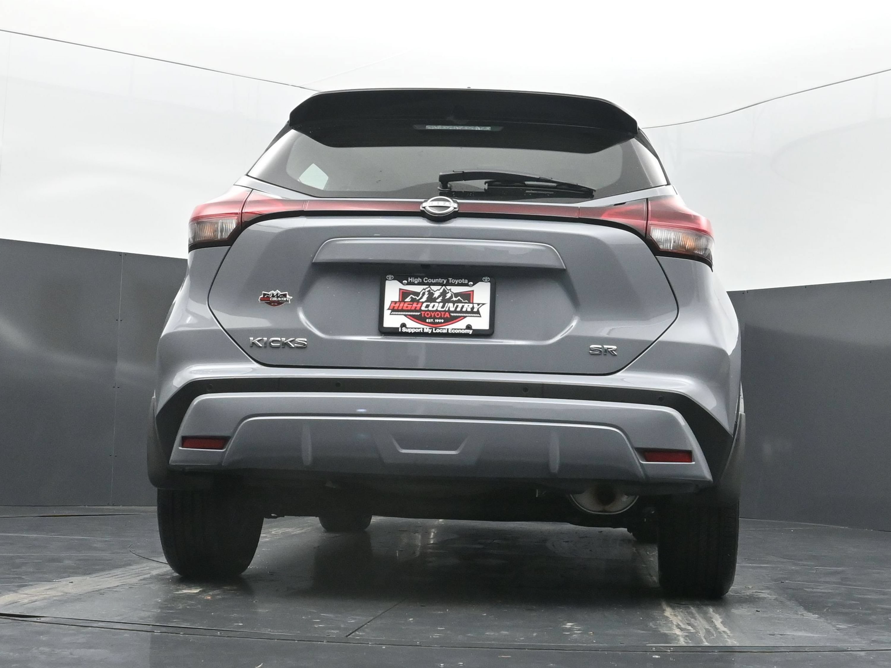 Used 2024 Nissan Kicks SR w/ SR Premium Package FWD image 39