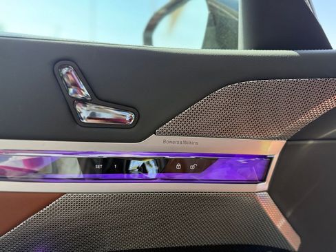 Used 2023 BMW 740i w/ Executive Package image 6