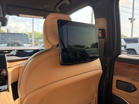 Used 2025 Jeep Grand Cherokee L Summit AWD/4WD image 19