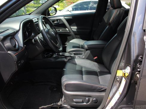 Used 2016 Toyota RAV4 SE w/ Advanced Technology Package AWD/4WD image 18