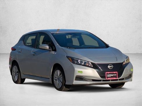 Used 2023 Nissan Leaf S image 3