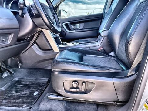 Used 2017 Land Rover Discovery Sport SE image 18