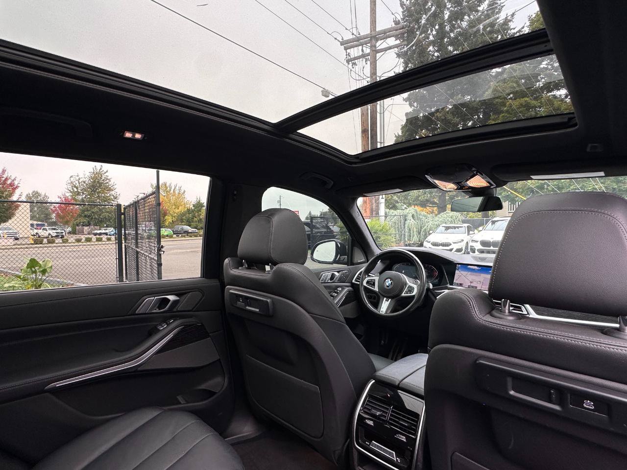 Used 2021 BMW X7 xDrive40i w/ M Sport Package AWD/4WD image 10