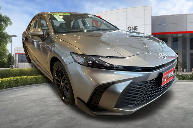 Used 2026 Toyota Camry SE w/ Convenience Package FWD image 2