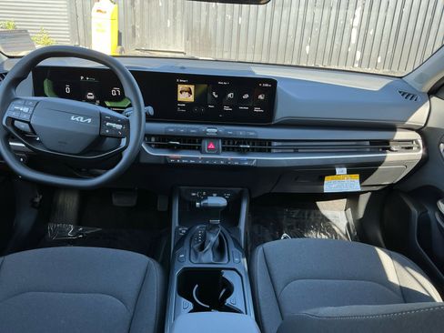 Used 2025 Kia K4 LXS image 15