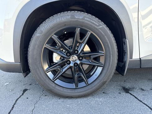 Used 2024 Toyota Grand Highlander Limited image 5