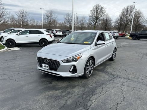Used 2019 Hyundai Elantra GT image 4