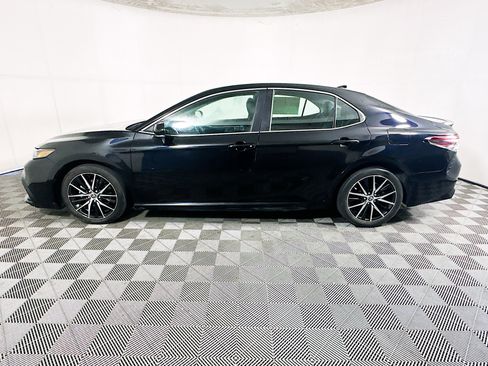 Used 2023 Toyota Camry SE FWD image 6