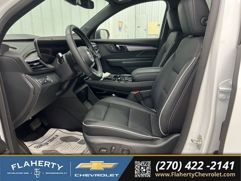 Used 2025 Buick Enclave Preferred AWD/4WD image 9