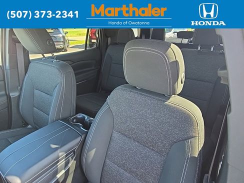 Used 2025 Chevrolet Traverse LT image 10