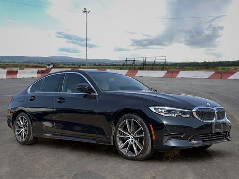 Used 2020 BMW 330i xDrive Sedan w/ Convenience Package AWD/4WD image 2