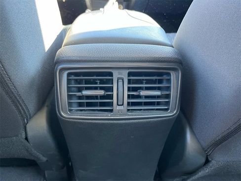 Used 2018 Nissan Rogue S image 19