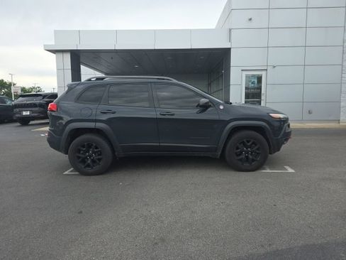 Used 2016 Jeep Cherokee Trailhawk w/ Leather Interior Group AWD/4WD image 4