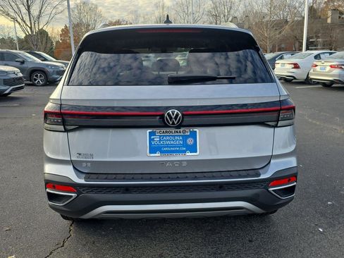 New 2026 Volkswagen Taos SE image 5