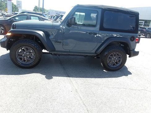 Used 2025 Jeep Wrangler Sport AWD/4WD image 4