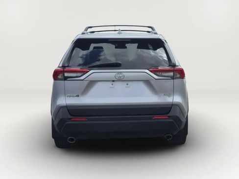 Used 2019 Toyota RAV4 XLE w/ Convenience Package FWD image 5