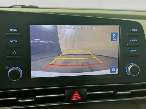 Used 2022 Hyundai Elantra SE FWD image 14