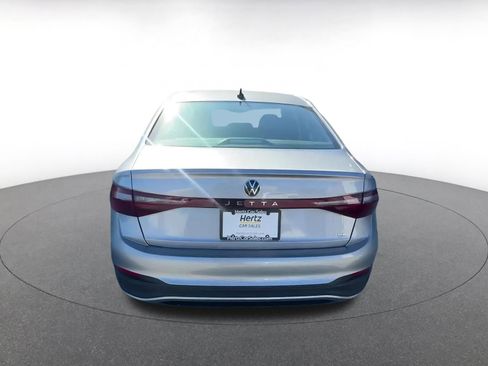 Used 2025 Volkswagen Jetta SE image 12