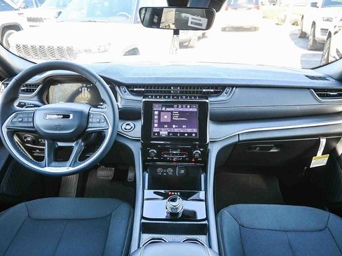 New 2025 Jeep Grand Cherokee Laredo image 24