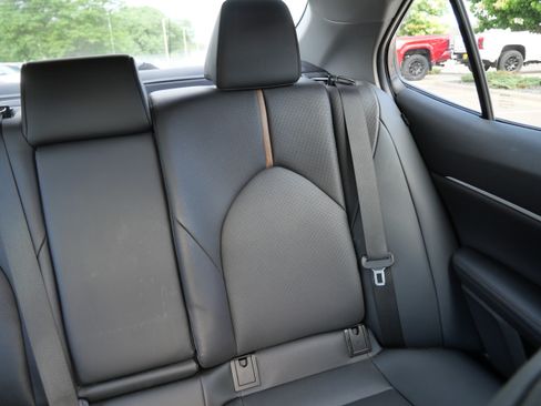 Used 2020 Toyota Camry XLE w/ Driver Assist Package FWD image 15