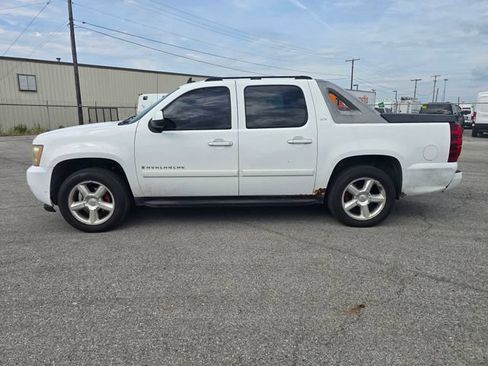 Used 2007 Chevrolet Avalanche LTZ w/ LTZ Preferred Equipment Group AWD/4WD image 6