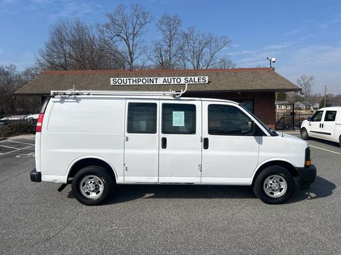 Used 2017 Chevrolet Express 2500 image 2
