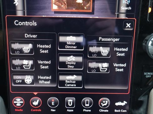 Used 2019 RAM 1500 Laramie AWD/4WD image 13